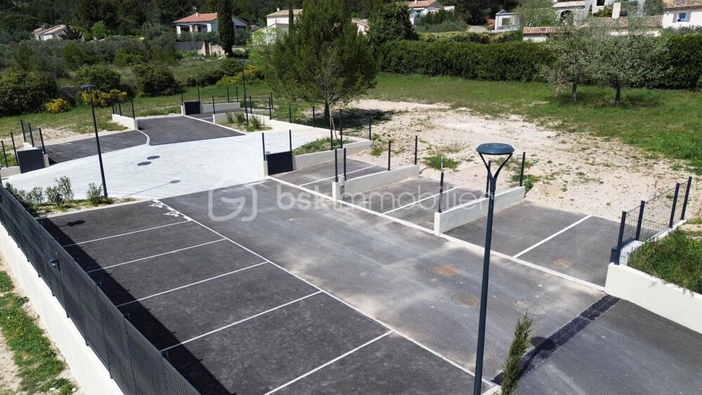Vente Terrain A vendre terrain constructible et viabilisé de 500 m2  , au pied du Luberon , très au calme , sur Mérindol Merindol