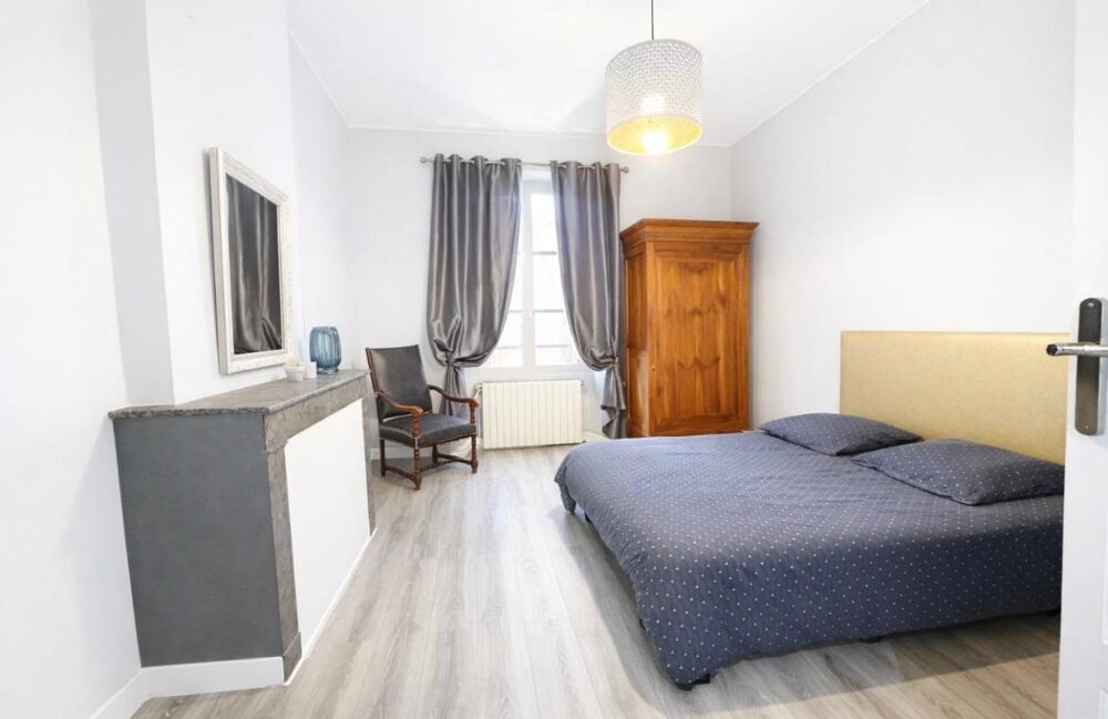 à vendre  Propriété/château Tauriac (33710)