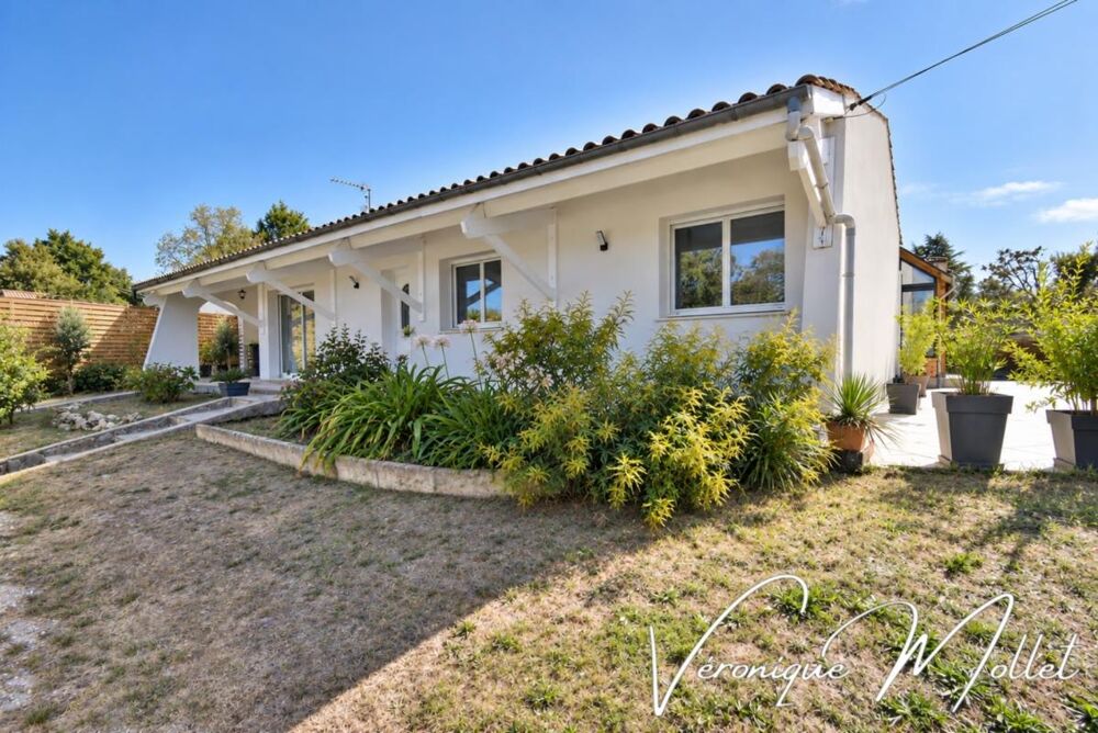 MAISON FAMILIALE AVEC TRÈS GRANDE PISCINE - Secteur Sud, dans un environnement résidentiel calme et privilégié