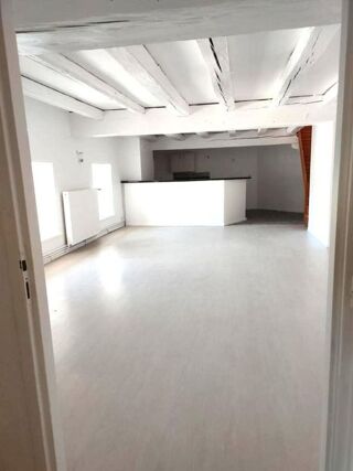  Appartement à louer 4 pièces 100 m²