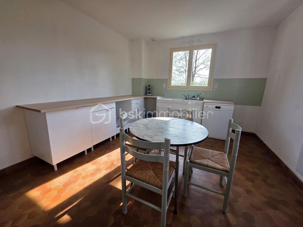 Vente Maison Maison traditionnelle 6 pièces, 5 chambres avec sous-sol total, à 1 heure de Paris Thorigny sur oreuse