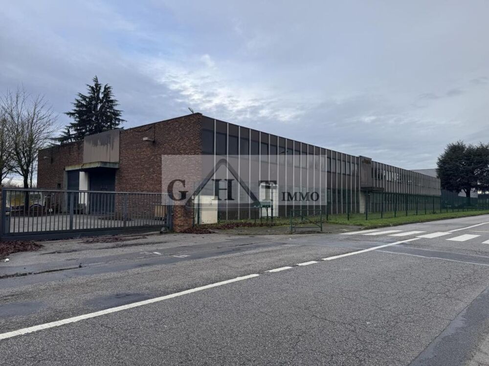   A vendre 3000m2 de locaux d'Activités 