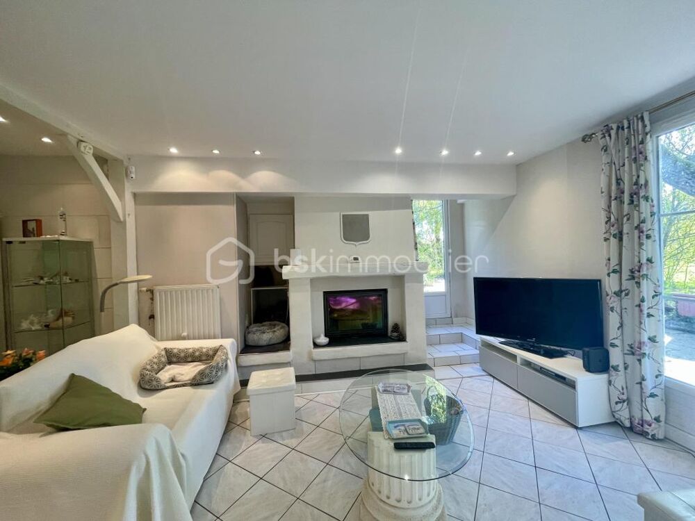 Vente Maison CHEILLÉ – MAISON 164 M² AVEC PISCINE SUR 4 172 M² Cheille