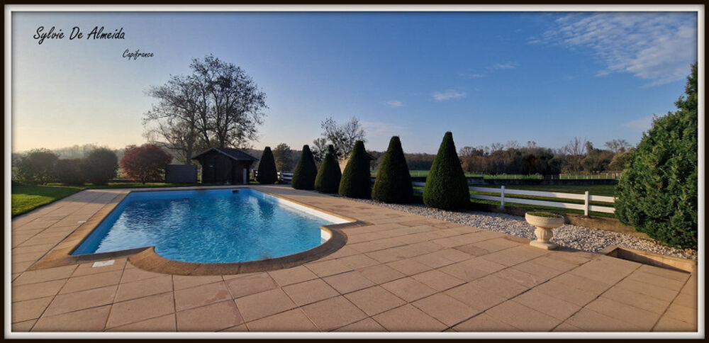 Vente Maison Maison à vendre 6 pièces BAGE LA VILLE (01)206 m², piscine, vue dégagée campagne et monts Mâcon, véranda, cave, terrain 3000 m² Bage la ville