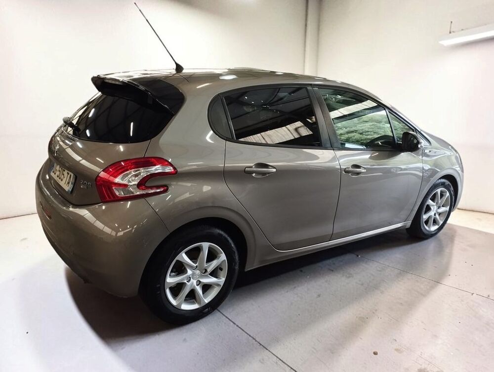 208 1.6 E-HDI 92 STYLE 5P 2014 occasion 06640 Saint-Jeannet