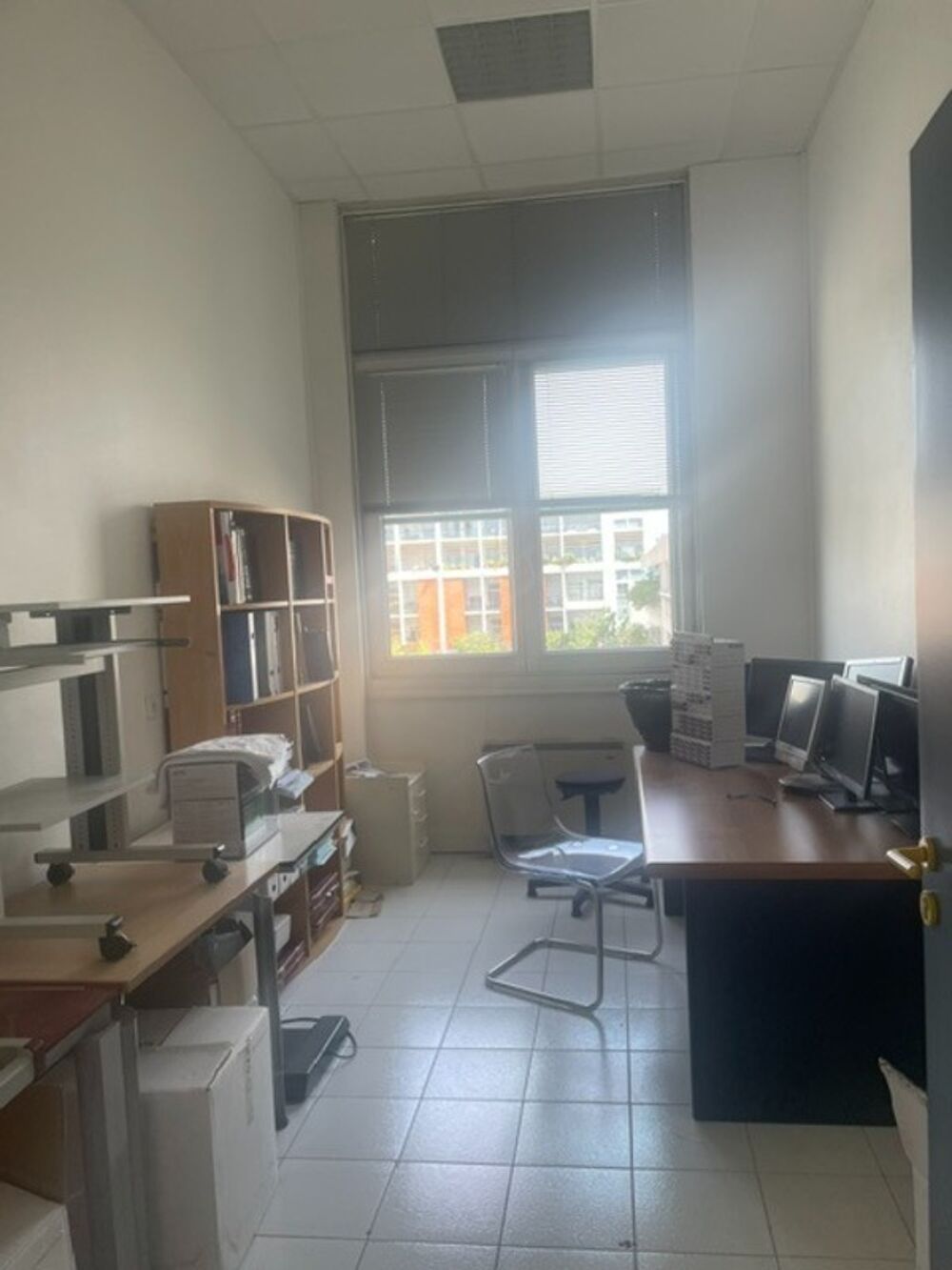   MARSEILLE 12E ARR à vendre Plateau local/bureaux PMR 207m2 + Terrasse SAINT BARNABE VILLAGE 840 000 EUROS Marseille 12