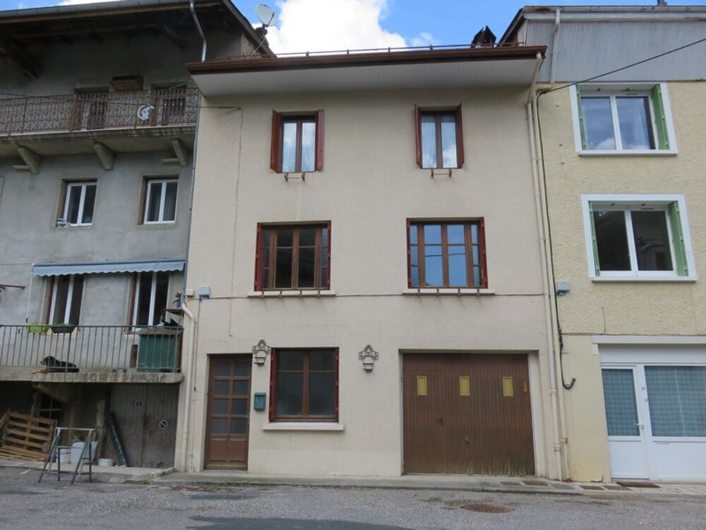 Maison à vendre 5 pièces de 148 m² à CHALEY (01) avec jardin de 436 m² en bordure de la rivière