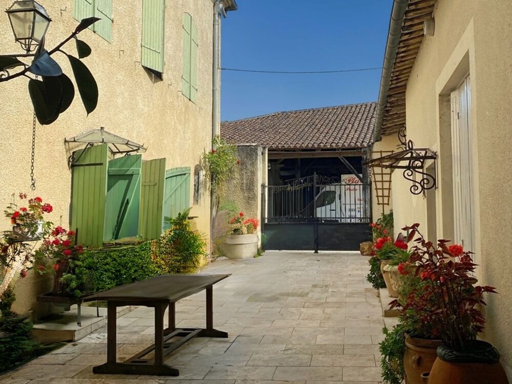 Dpt Gers (32), BASSOUES (32), à vendre ensemble de 2 maisons (3 logements)- P15 de 380 m² - Terrain de 2474 m2