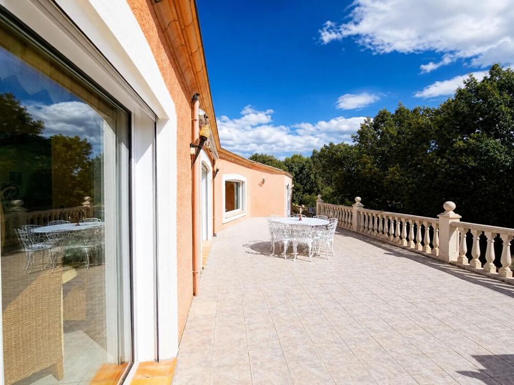 Vente Villa Villa de 200 m² : volumes généreux, terrasse plein sud, piscine chauffée et parc de 2 300 m² Limoux