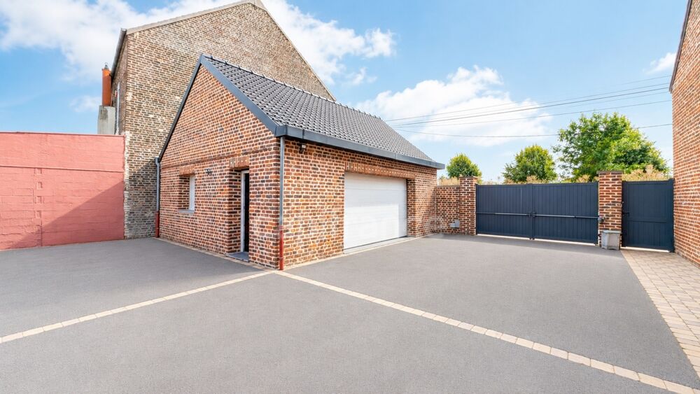 Maison semi-individuelle rénovée 104 m²  2 chambres + bureau  Garage  Jardin  Denain