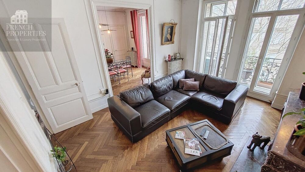 Appartement duplex style haussmannien T5 de 137.05M2 + 2 caves et terrasse et balcons- Bld Clémenceau 5 pièce(s) 135.79 m2