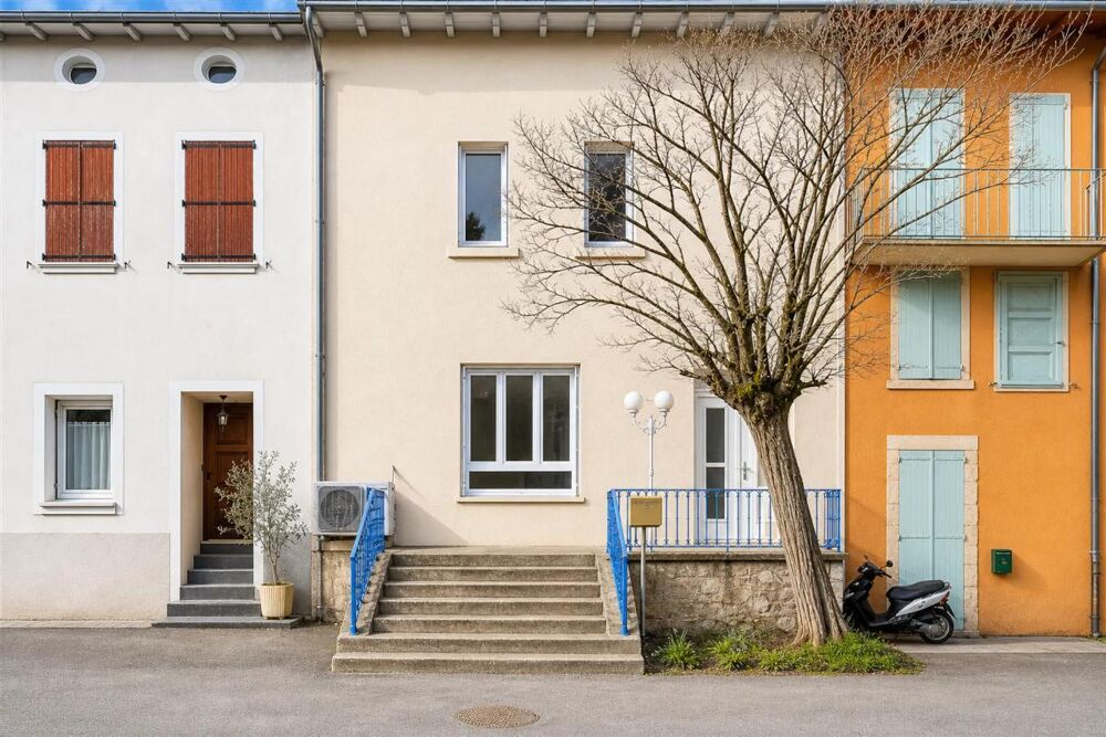 Maison spacieuse 8 pièces rénovée à Montbazens