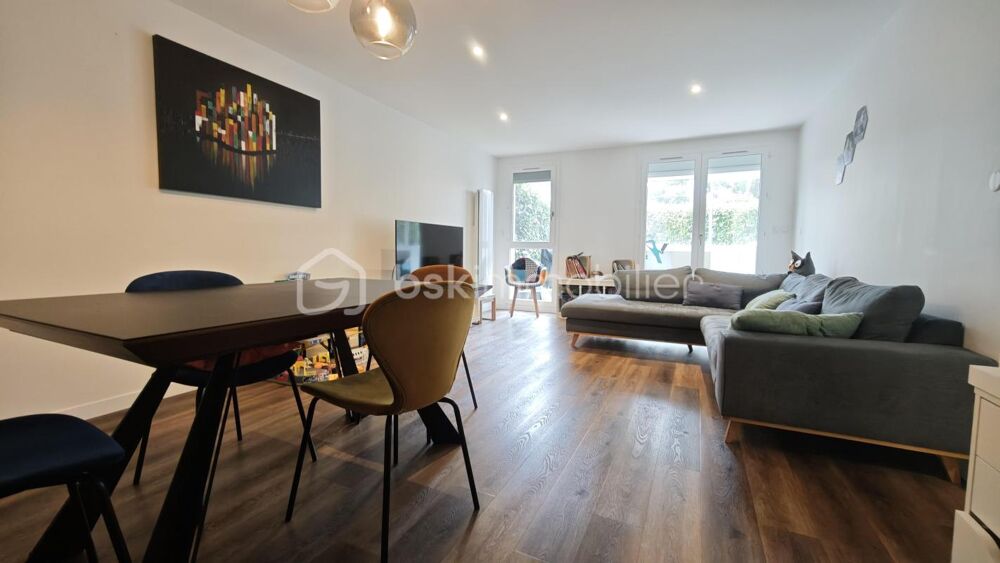 T3 de 80 m² entièrement rénové avec jardin de 65 m², piscine et 2 garages