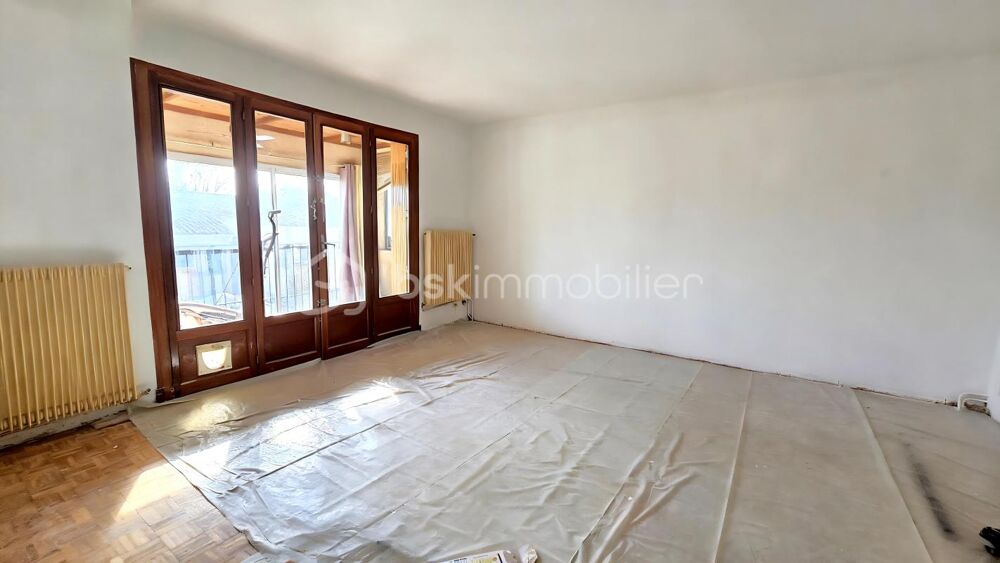 À vendre sur la commune de Lauris : maison offrant deux appartements indépendants, le tout sur un terrain divisible