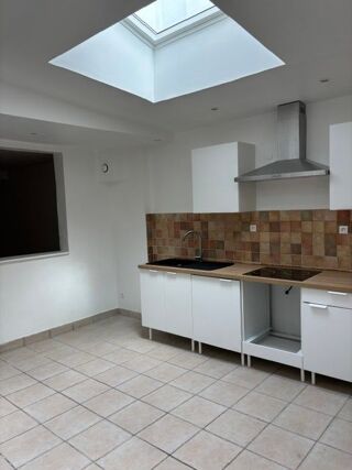  Appartement à louer 5 pièces 100 m²
