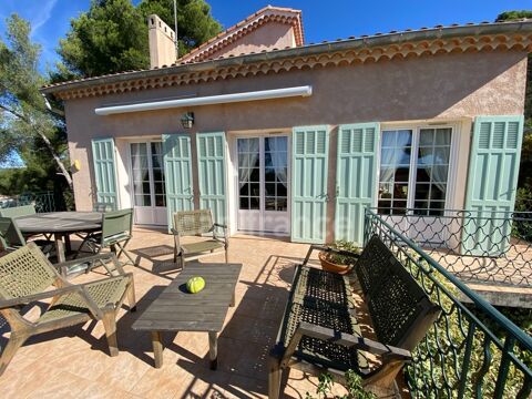 Dpt Bouches du Rhône (13), à vendre au Sud d'Aix en Provence, Villa de 141 m², 4 chambres 830000 Luynes (13080)