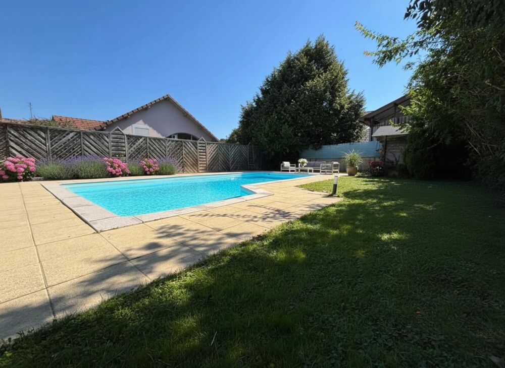 Vente Maison Maison en pierre avec piscine , 125 m² , Jardin sans vis-à-vis Seloncourt
