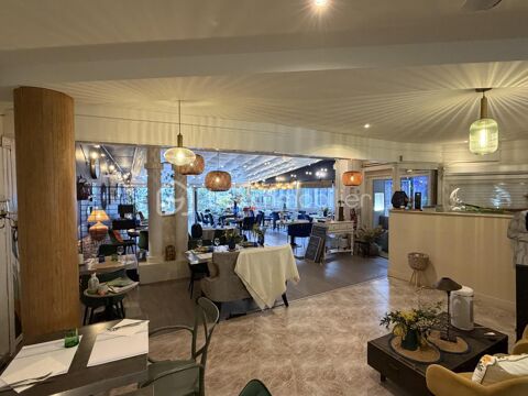   Emplacement PREMIUM pour ce Restaurant face au Port de Cavalaire-sur-Mer (83240) 