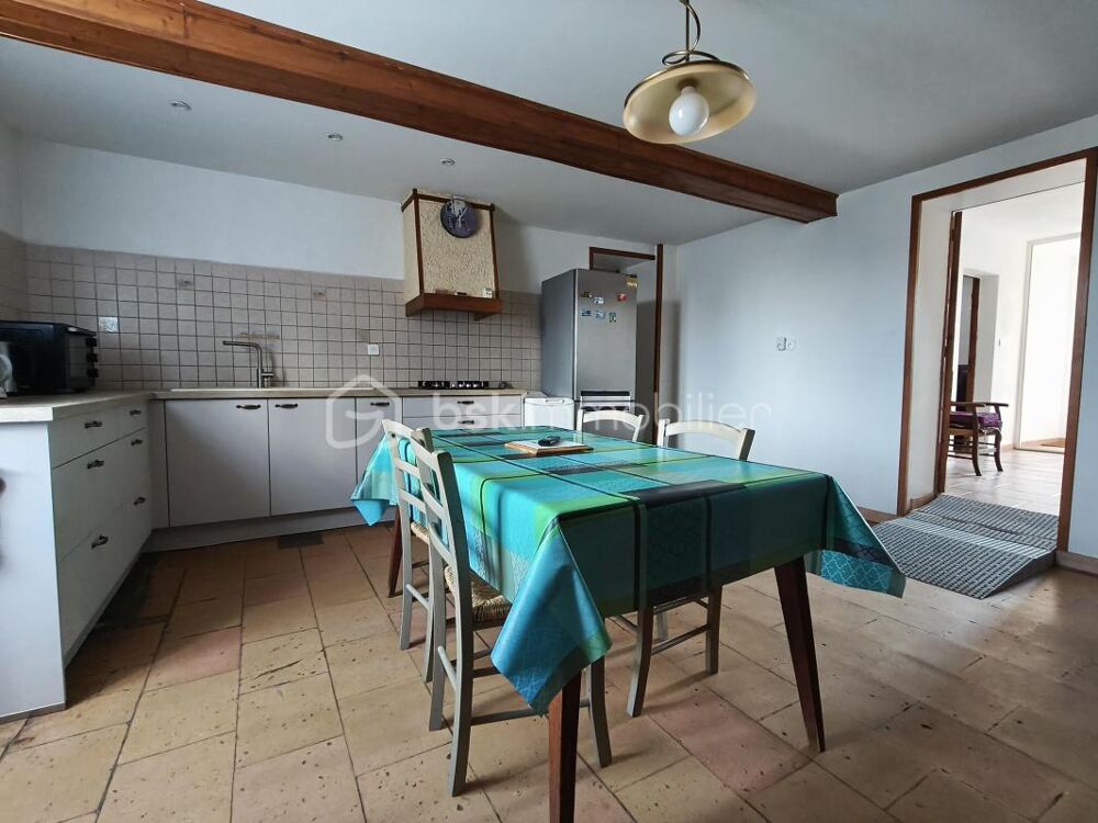 Maison trois chambres, avec dépendances et terrain