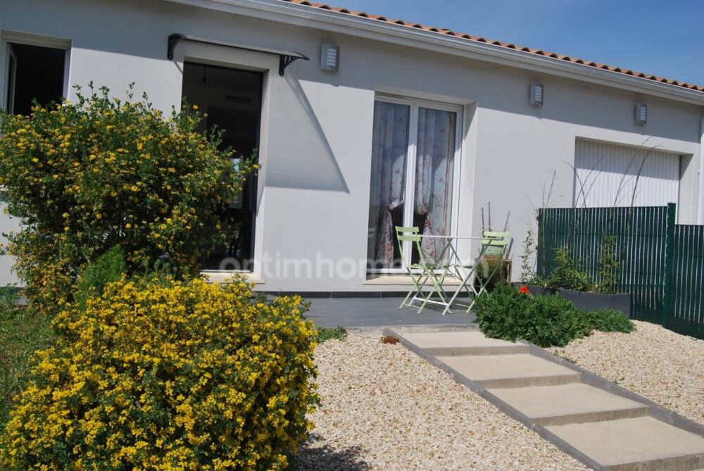 Vente Maison Belle maison de plain pied comprenant 3 chambres avec un DPE A Rouillac