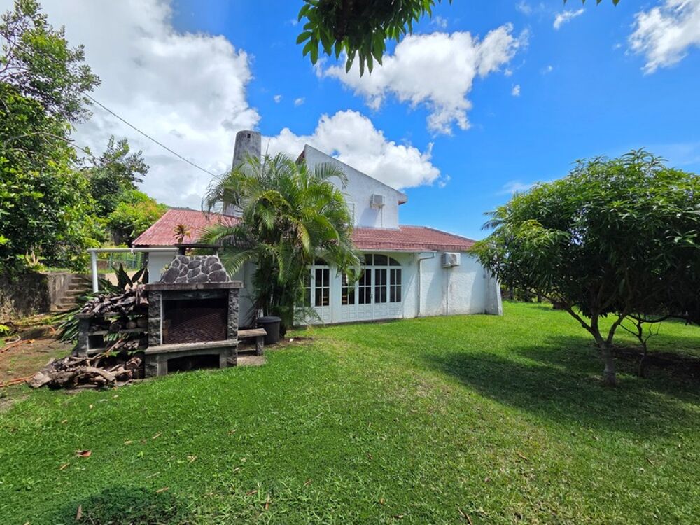 Villa T7 de 276 m² sur 1 661 m² de terrain plat  Bas de St-François