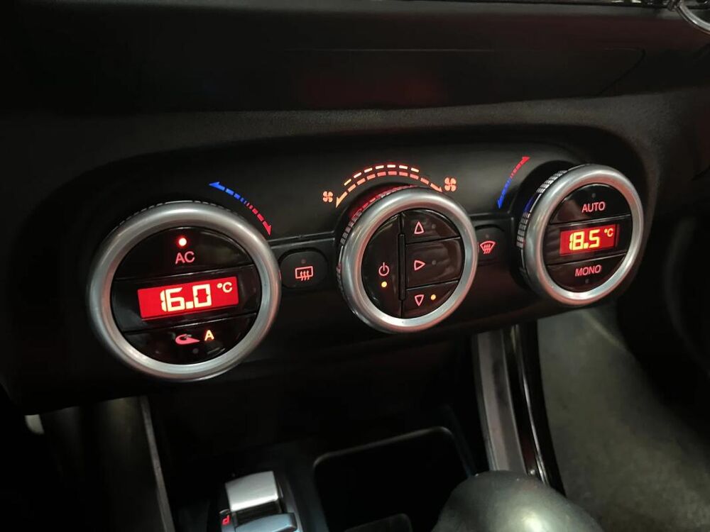 Giulietta 2.0 JTDM 170 2012 occasion 06700 Saint Laurent Du Var