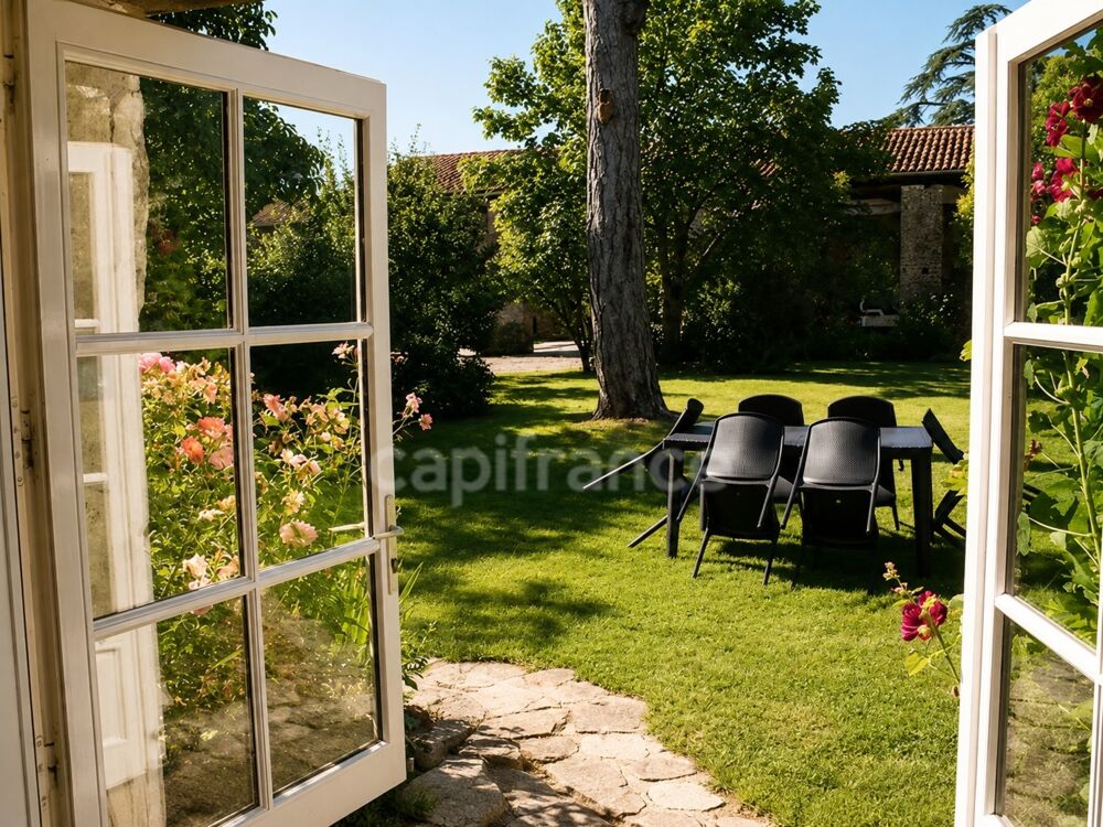 à vendre  Propriété/château Asnières-la-Giraud (17400)