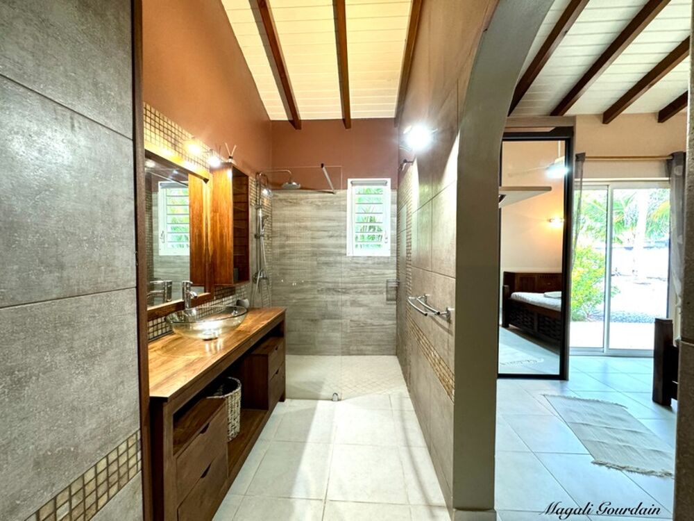  vendre  Proprit/chteau Saint-Franois (97118)