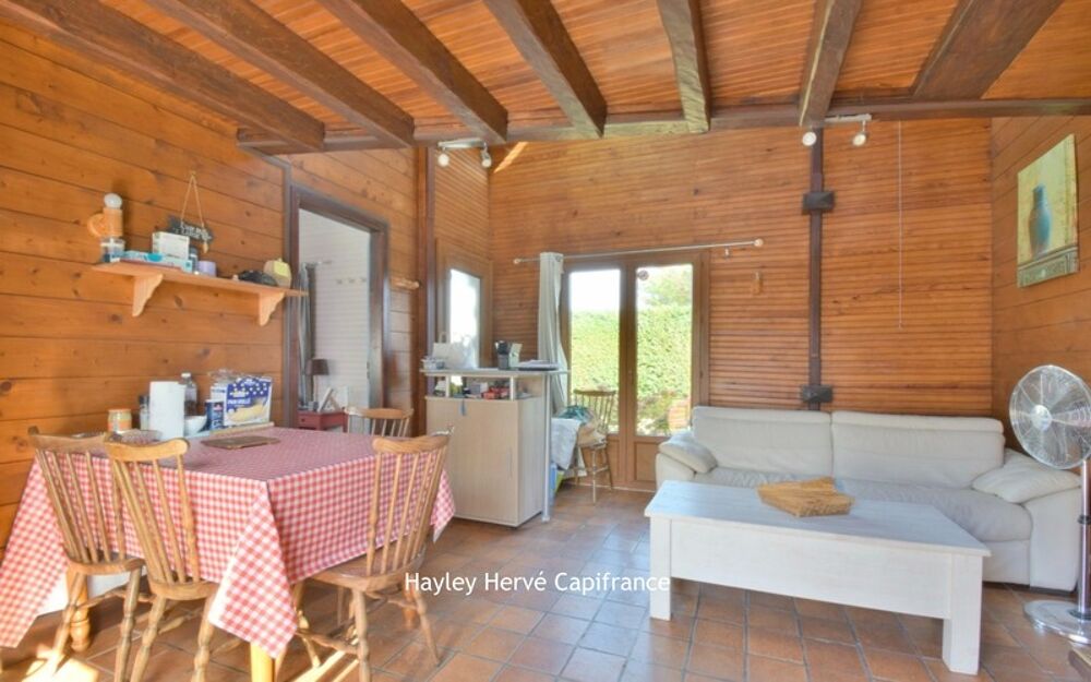 À vendre, à deux pas de la plage : chalet avec terrain, garages et beau potentiel Asnelles (14) (Calvados)