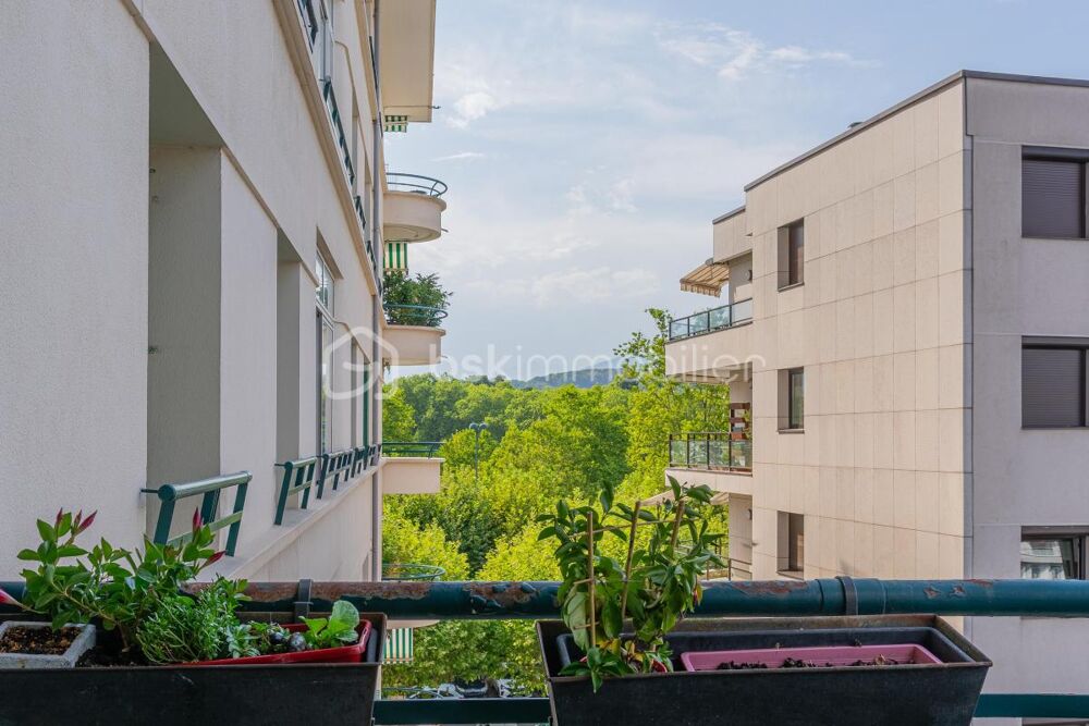 Annecy  Élégant T3 avec balcon au pied du Pâquier