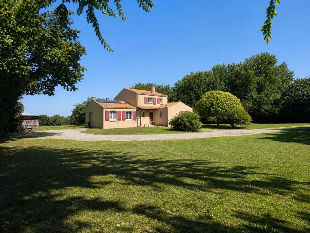 Vente Maison Maison de 8 pièces de 153 m² situé à Petosse Petosse