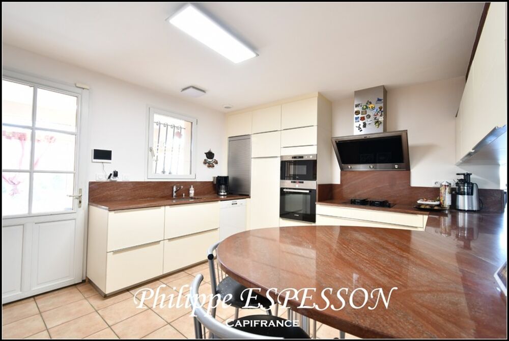 MAISON COMTEMPORAINE SUR TERRAIN DE 9430M2 AVEC PISCINE SAINT PARDOUX ISAAC