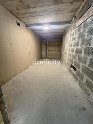  Parking / Garage à vendre 175 m²