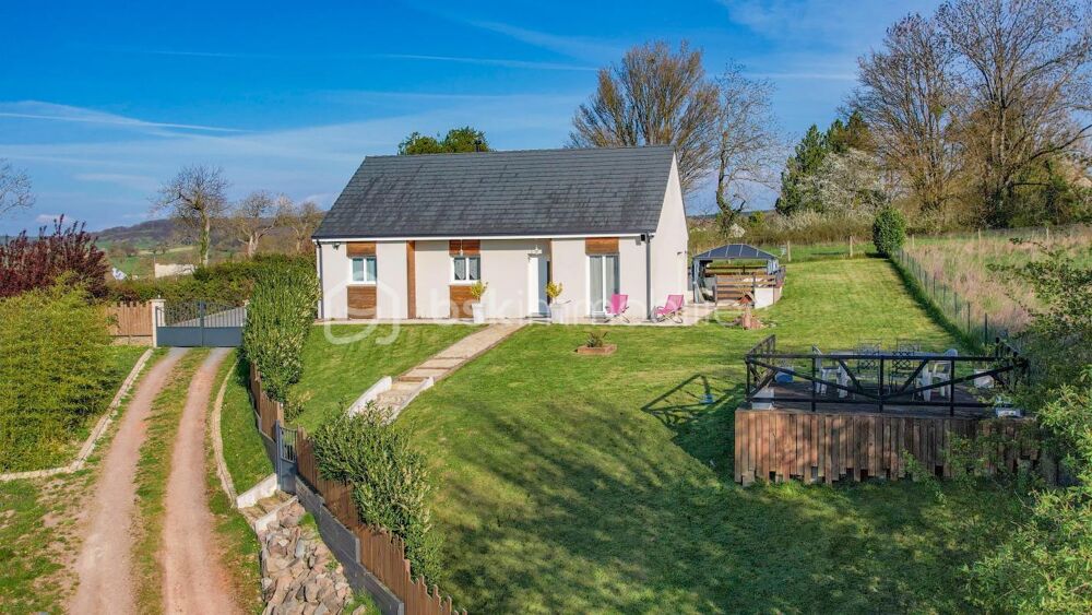 Maison traditionnelle récente avec vue idyllique bénignoise