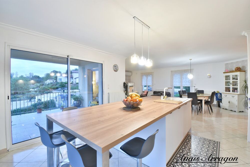 Vente Maison Maison à vendre 8 pièces PUJOLS (47) Pujols