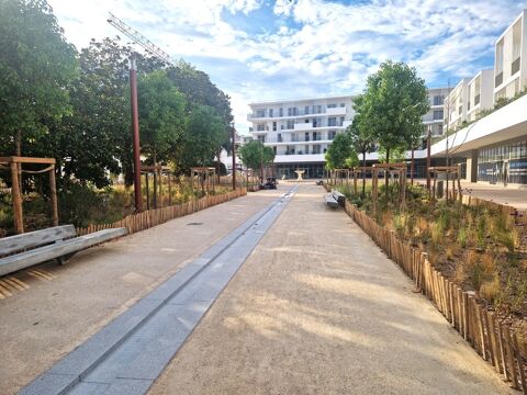   A louer, Local commercial de 145 m² avec Mezzanine, Square Benes, Saint Laurent du Var 06700, Alpes-Maritimes 