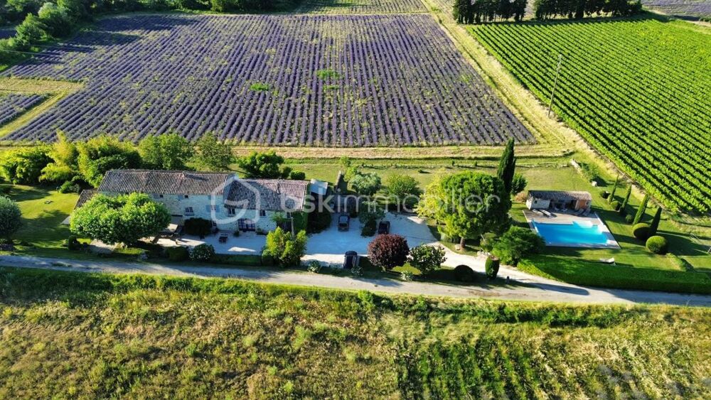 Mas provençal de charme en Drôme Provençale avec gîtes et piscine au coeur des lavandes proche Grignan