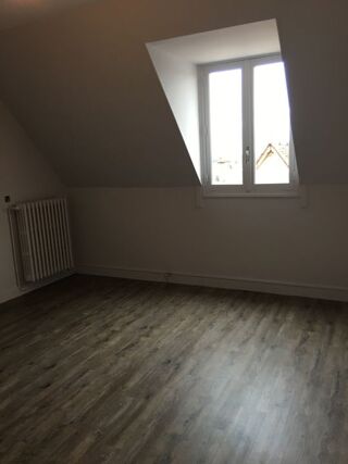  Appartement à louer 4 pièces 113 m²