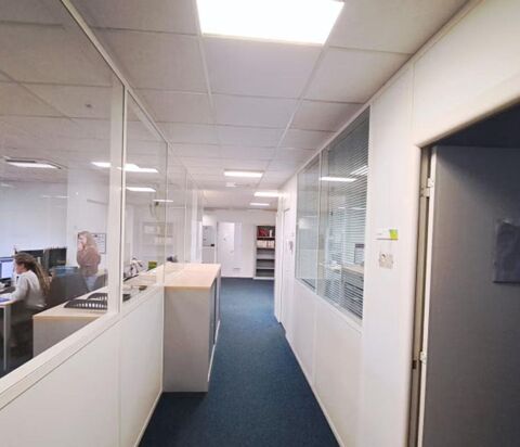 LAB&Egrave;GE -  BUREAUX & STOCKAGE (296 m&sup2;) 2166 31670 Labege