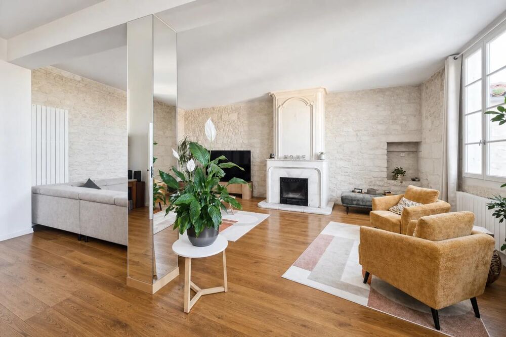 Vente Duplex/Triplex Spacieux duplex 181 m� avec cachet historique Saintes