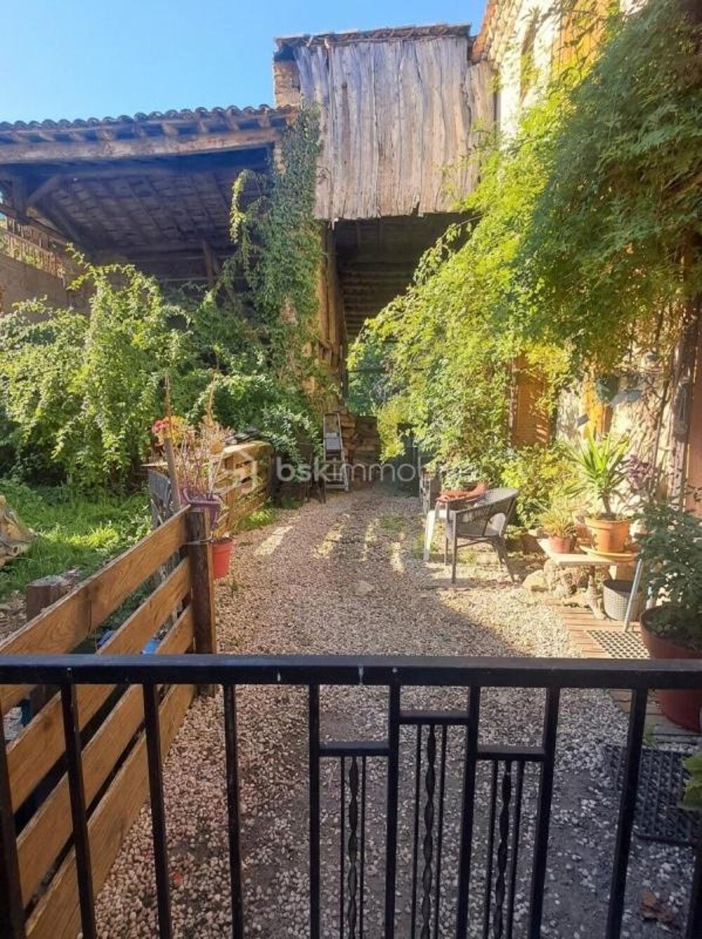 Vente Maison Cadarcet 09240 : Ensemble en pierre - Maison, dépendances et 1 300m² de terrain Cadarcet