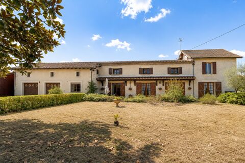   SAINT-PIERRE D'EYRAUD Maison à vendre 240 m2 - 8 pièces-6 chambres- 4 garages- 2 ateliers (24) Maison - 9 pièce(s) - 242 m²