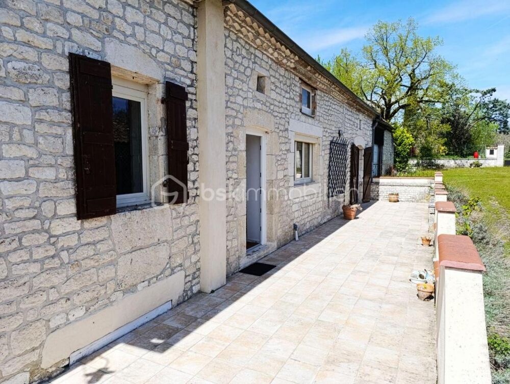 Authentique maison en pierre avec dépendances