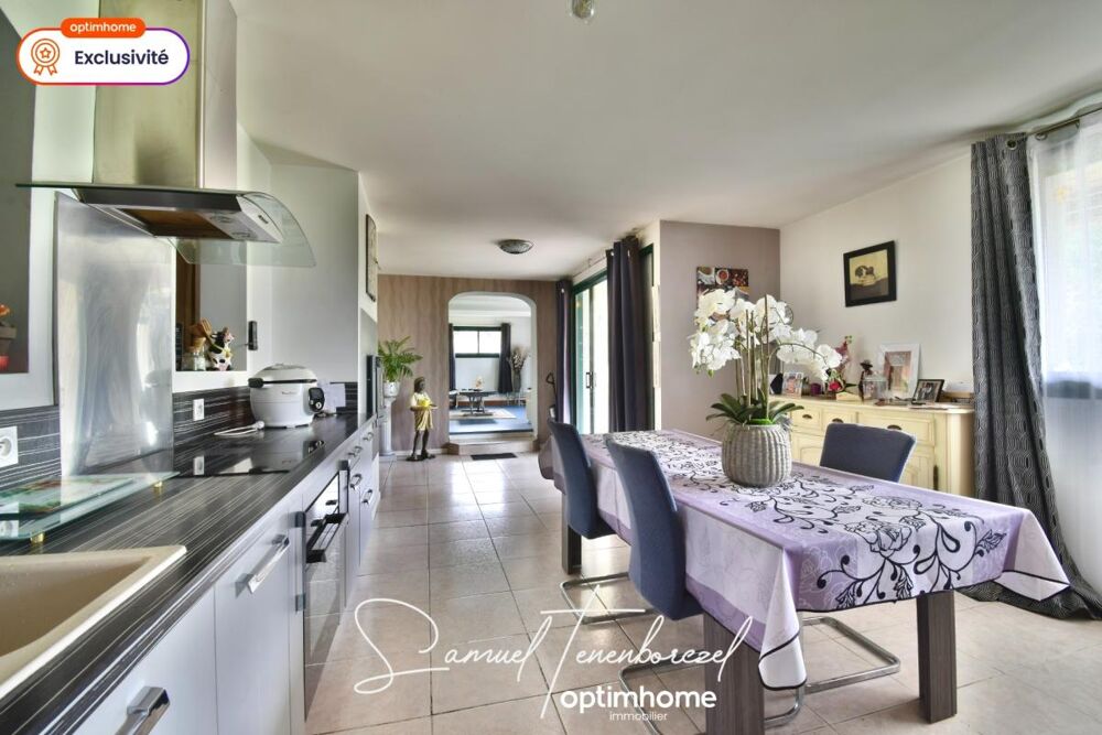 Maison familiale de 196 m² avec 4 chambres, double garage et grand terrain  Beuzeville (27210)