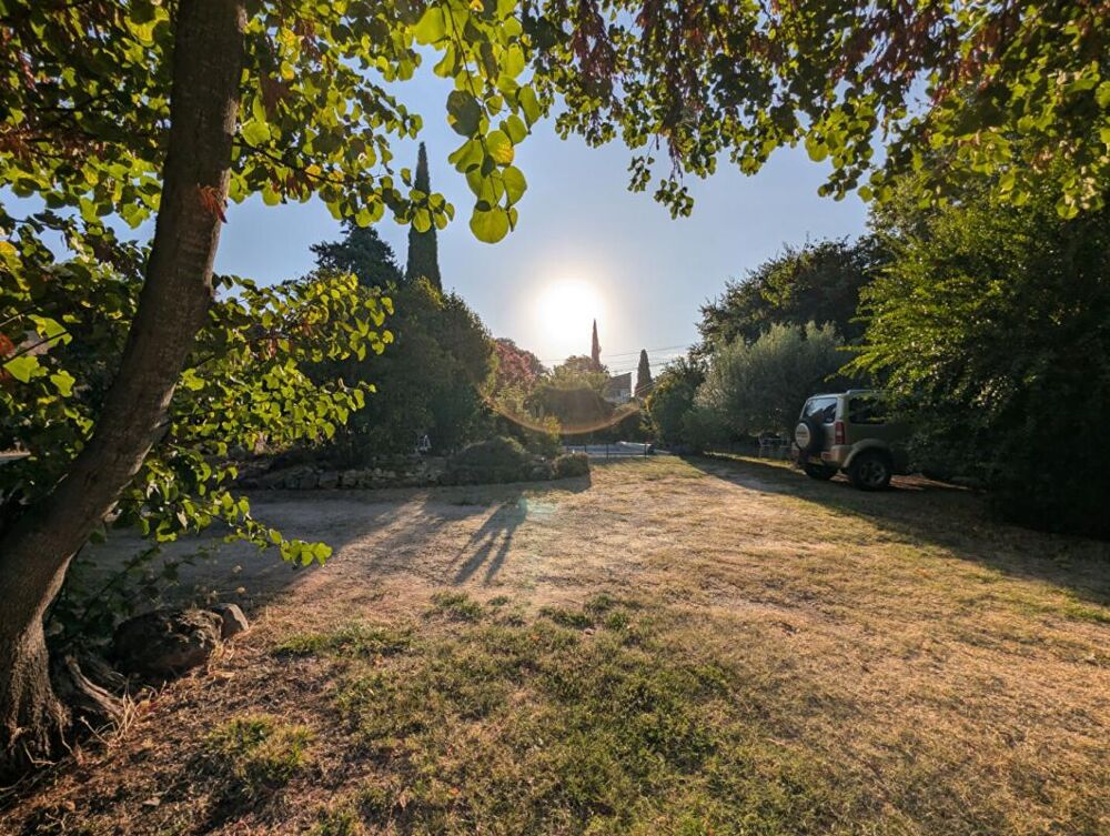 Ensemble immobilier de 396 m2 sur 3323 m2 de terrain