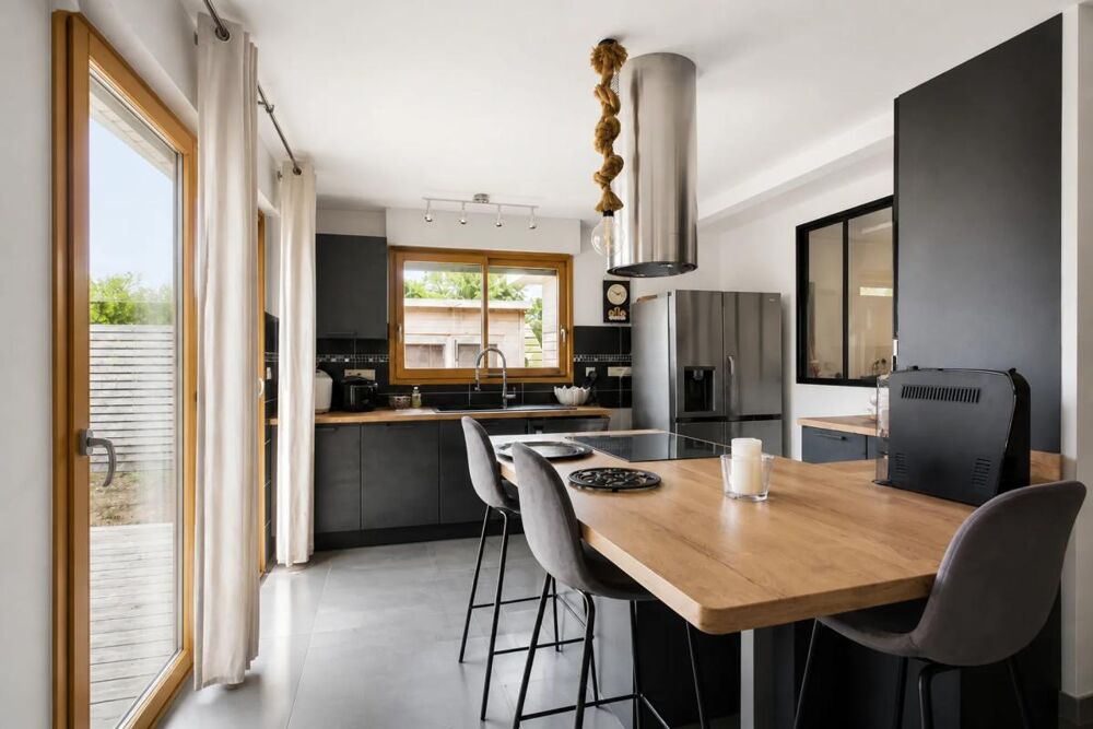 Vente Maison Maison de 7 pièces de 168 m² à Plounévez-Lochrist proche plage Plounevez lochrist