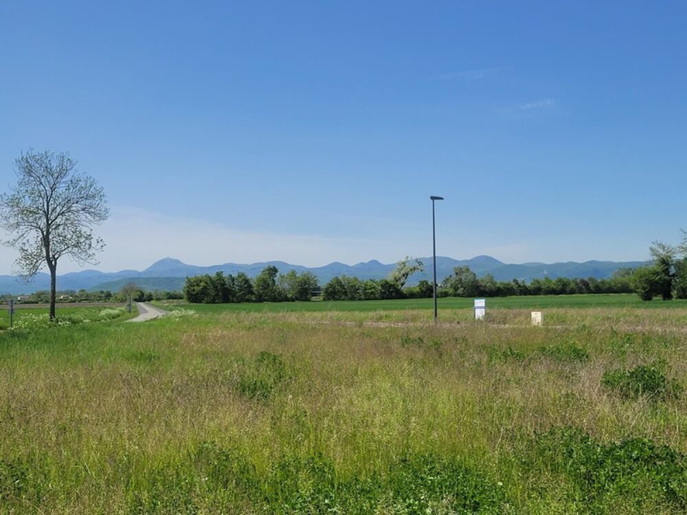 Vente Terrain A 5 minutes de l'autoroute de Riom et 20 minutes de Clermont-Ferrand Clerlande