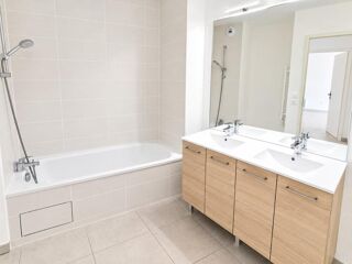  Appartement à louer 3 pièces 63 m²