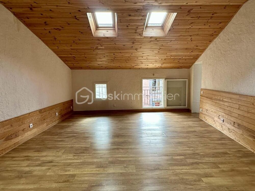 Bizanet centre  Maison de village lumineuse sur 3 niveaux avec beau potentiel