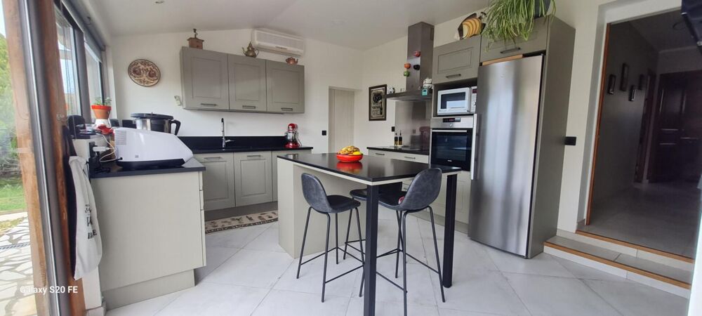 Vente Villa Belle villa de 160 m2 avec piscine/garage sur 1319 m2 de terrain Saint genies de fontedit